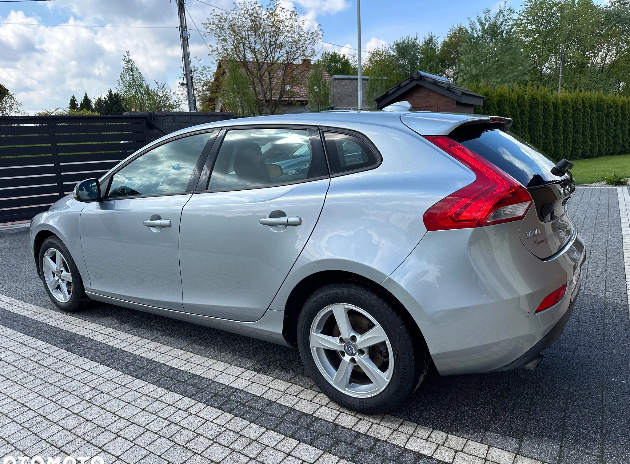 Volvo V40 cena 42500 przebieg: 170000, rok produkcji 2014 z Kraków małe 742